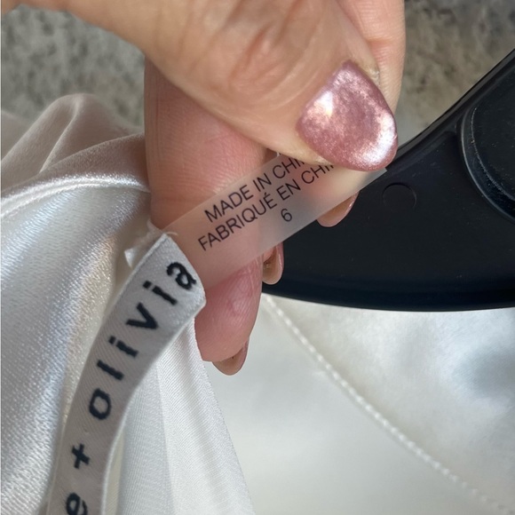 Alice + Olivia Cream/White Satin Puff Sleeve Blouse size 6 - Picture 8 of 9